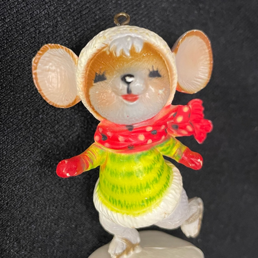 VTG plastic ice skating mouse figurine Christmas ornament
